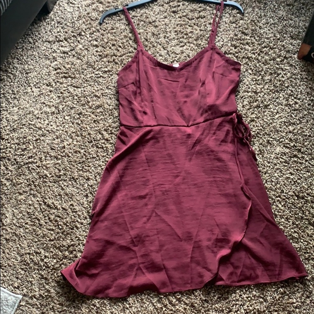 maroon short dress